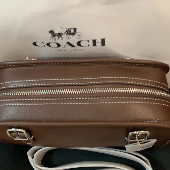 Select Vintage Coach Zip Clutch - Distinctive Elegance - Picture 4 of 4